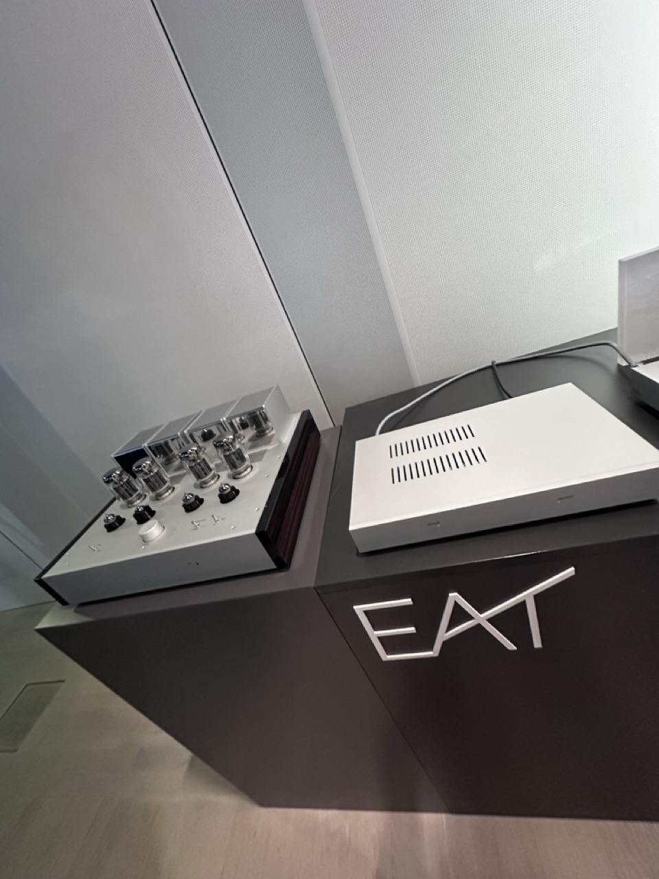 EAT E-Glo I Valve Integrated Amplifier