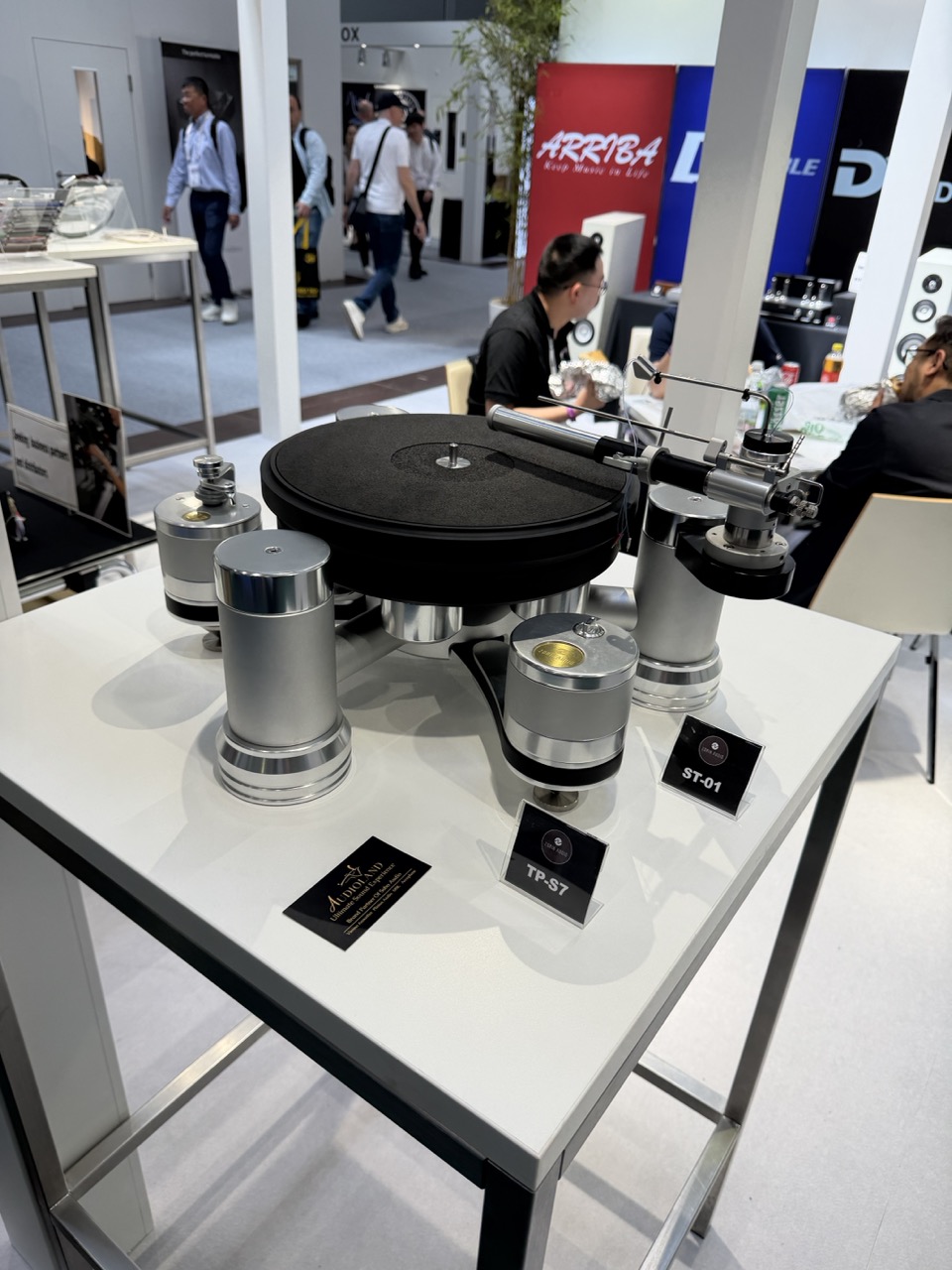 The mighty Zorin TP-S7 turntable in all its glory.